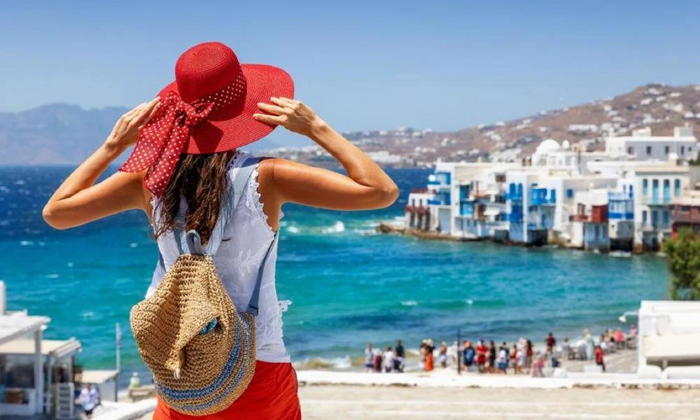 Τουρισμός: Η χώρα υποδέχτηκε πάνω από 30 εκατομμύρια επισκέπτες το 2023 σύμφωνα με την Τράπεζα της Ελλάδας